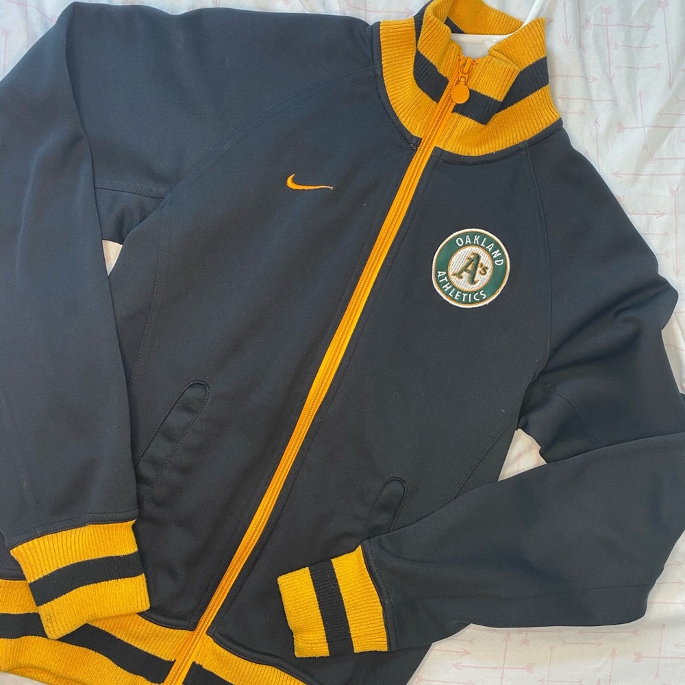 NIKE OAKLAND A’S ZIP UP JACKET😍